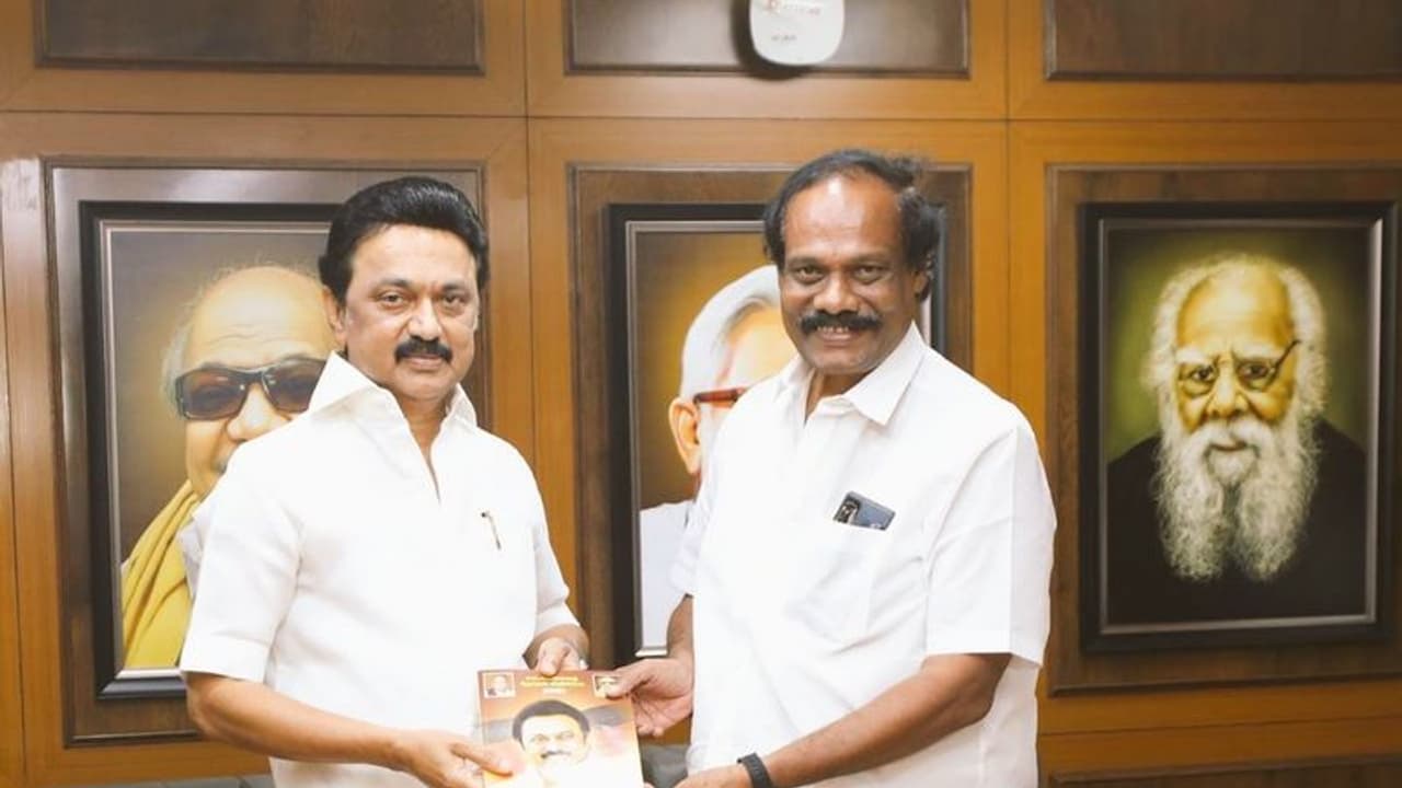 தமிழ் பாடநூல்கள் அச்சிடும் பணியில் முறைகேடு ? பாடநூல் கழகம் அவசர கடிதம் தமிழ் பாடநூல்கள் அச்சிடும் பணியில் முறைகேடு ? பாடநூல் கழகம் அவசர கடிதம்