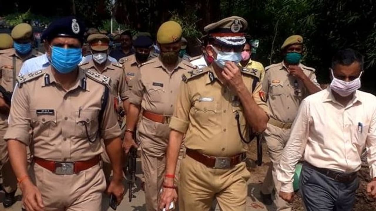 ছাত্র সংঘর্ষে রণক্ষেত্র ভবানীপুর, ওসি মাথায় ৯ সেলাই, 'বহিরাগতরা ঝামেলা করেছে', দাবি TMCP র