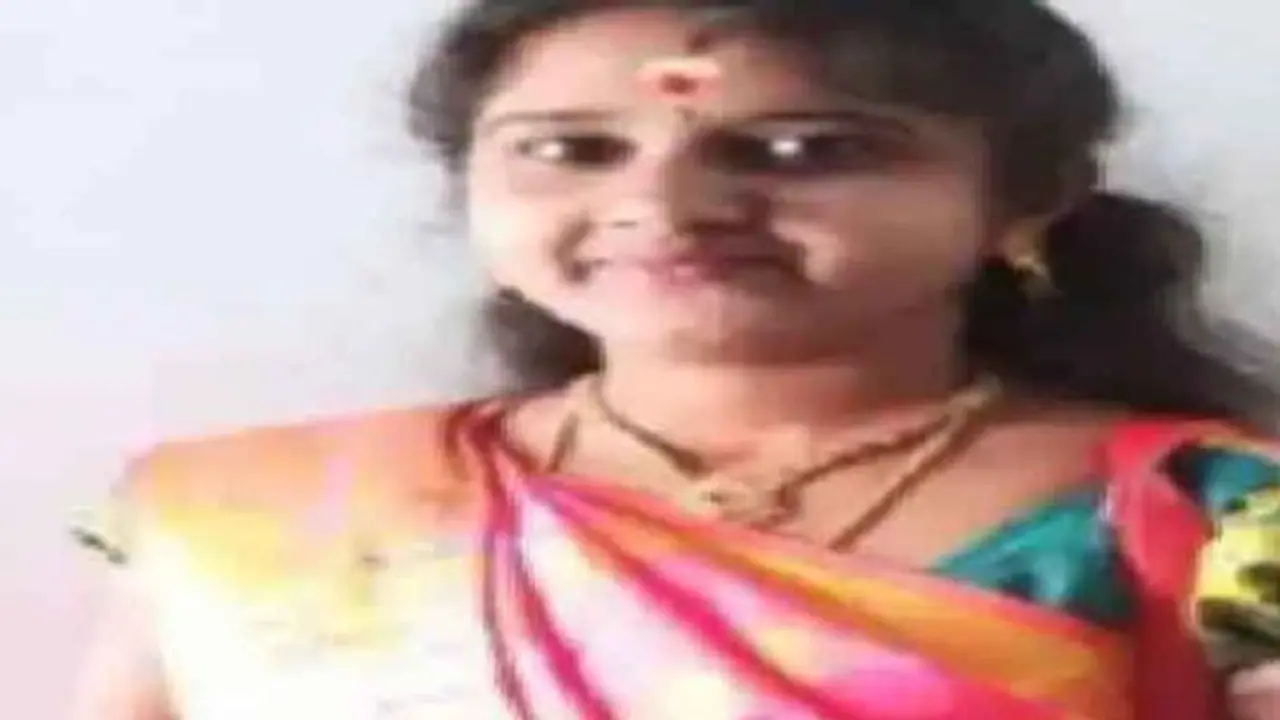 திருமணமான பெண்ணுக்கு பாலியல் தொந்தரவு.. டார்ச்சர் தாங்க முடியாமல் தற்கொலை.. சிறுவன் உள்பட 3 பேர் கைது..! திருமணமான பெண்ணுக்கு பாலியல் தொந்தரவு.. டார்ச்சர் தாங்க முடியாமல் தற்கொலை.. சிறுவன் உள்பட 3 பேர் கைது..!