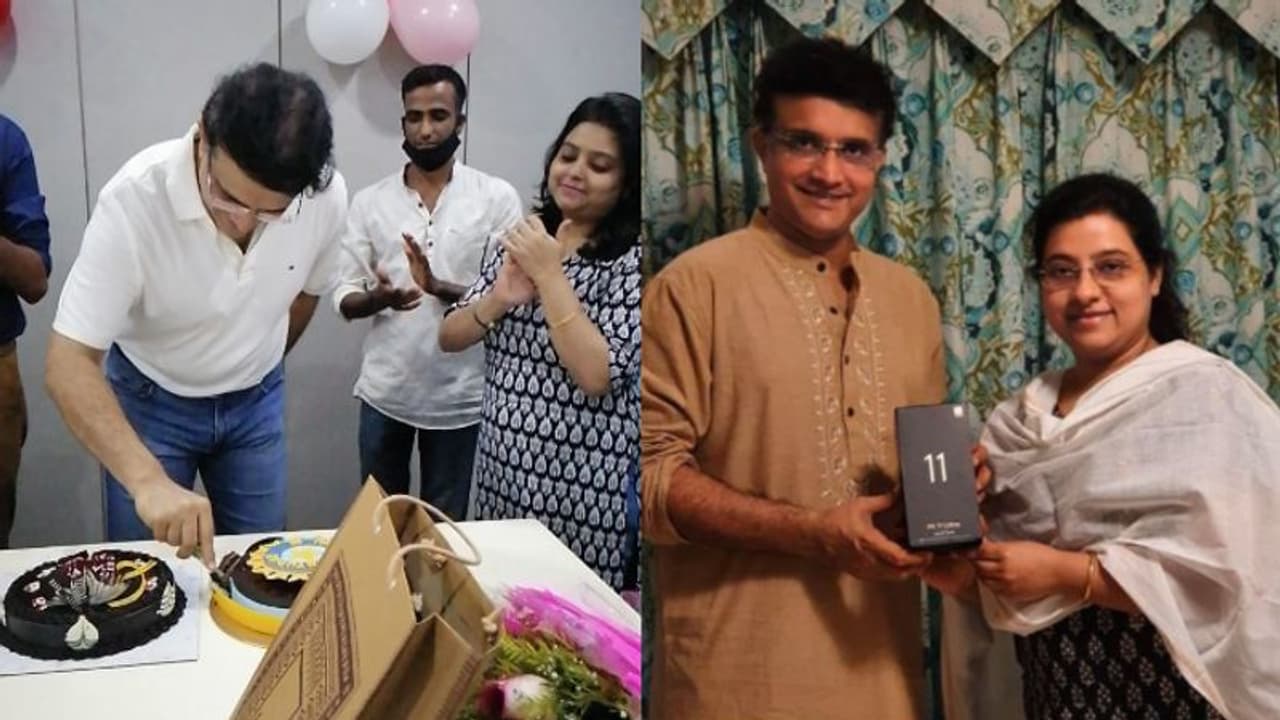 কেক কেটে বার্থ ডে সেলিব্রেশন সৌরভের, ইউরো কোপার মেগা ফাইনাল নিয়েও করলেন 'ভবিষ্যদ্বাণী' কেক কেটে বার্থ ডে সেলিব্রেশন সৌরভের, ইউরো কোপার মেগা ফাইনাল নিয়েও করলেন 'ভবিষ্যদ্বাণী'