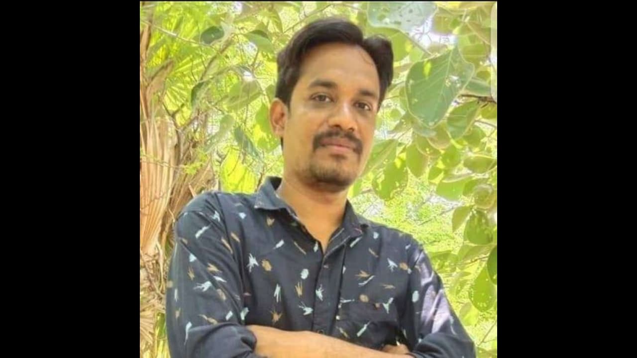 కేటీఆర్ ఇలాకాలో దారుణం... డబుల్ బెడ్రూం ఇంటికోసం ఆత్మహత్య (Video) కేటీఆర్ ఇలాకాలో దారుణం... డబుల్ బెడ్రూం ఇంటికోసం ఆత్మహత్య (Video)