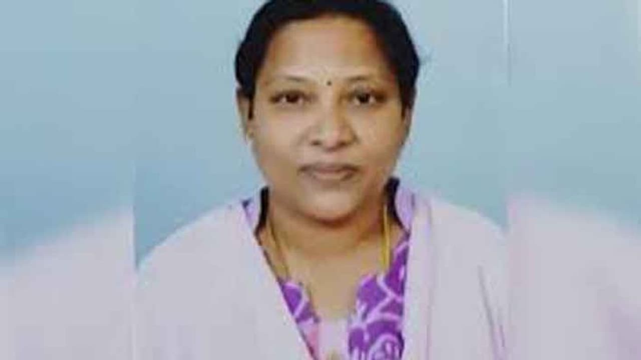 அதிர்ச்சி செய்தி.. 2 டோஸ் போட்டுக்கொண்டு 43 நாட்கள் சிகிச்சை பெற்று வந்த அரசு பெண் டாக்டர் கொரோனாவுக்கு பலி.!