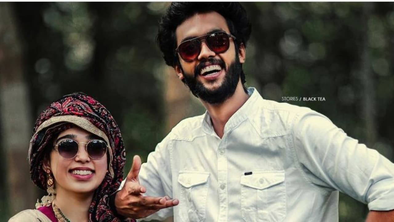 'സ്മൈൽ പ്ലീസ് '; പ്രിയതമയ്ക്കൊപ്പമുള്ള ആദ്യ ചിത്രവുമായി റാഫി 'സ്മൈൽ പ്ലീസ് '; പ്രിയതമയ്ക്കൊപ്പമുള്ള ആദ്യ ചിത്രവുമായി റാഫി