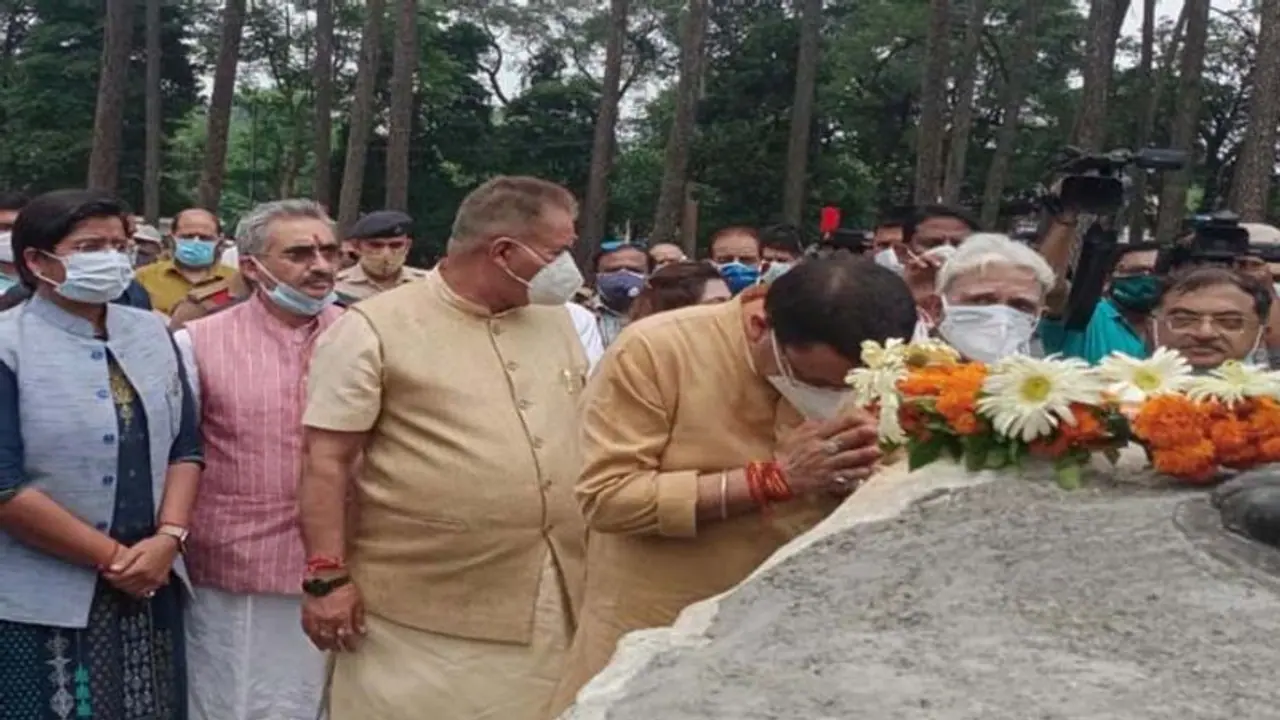 मुख्यमंत्री पुष्कर सिंह धामी ने किया शौर्य स्थल जाकर शहीदों को नमन, रोपे चिनार के पौधे मुख्यमंत्री पुष्कर सिंह धामी ने किया शौर्य स्थल जाकर शहीदों को नमन, रोपे चिनार के पौधे