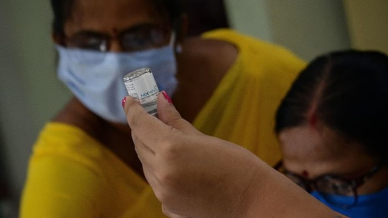 করোনাভাইরাসে আক্রান্তের পরিসংখ্যনে স্বস্তি, মধ্য প্রদেশের তথ্য বদলে মৃত্যুর সংখ্যায় হেরফের করোনাভাইরাসে আক্রান্তের পরিসংখ্যনে স্বস্তি, মধ্য প্রদেশের তথ্য বদলে মৃত্যুর সংখ্যায় হেরফের