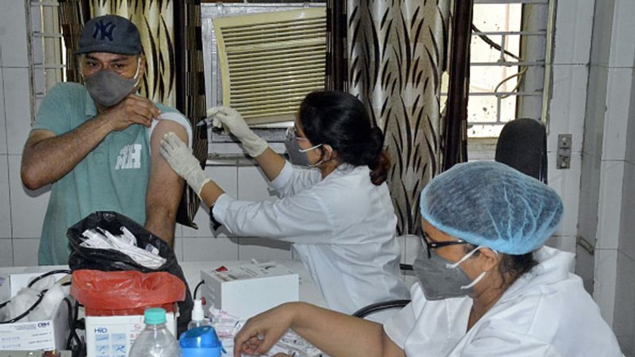 സമയപരിധി കഴിഞ്ഞും രണ്ടാം ഡോസ് എടുക്കാതെ രാജ്യത്ത് 11 കോടിപ്പേര്‍