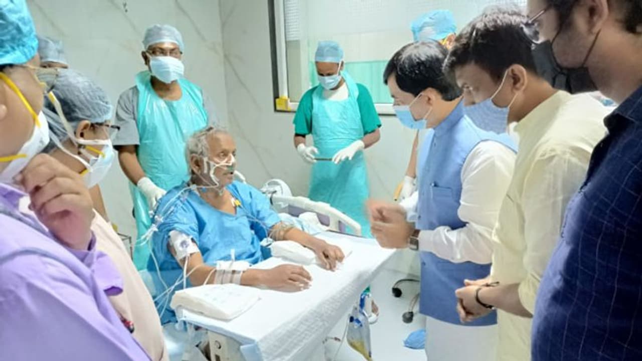 निधन की खबर भ्रामक: कल्याण सिंह की तबीयत में सुधार, शाहनवाज ने शेयर की लेटेस्ट फोटो, PM ने किया Tweet निधन की खबर भ्रामक: कल्याण सिंह की तबीयत में सुधार, शाहनवाज ने शेयर की लेटेस्ट फोटो, PM ने किया Tweet