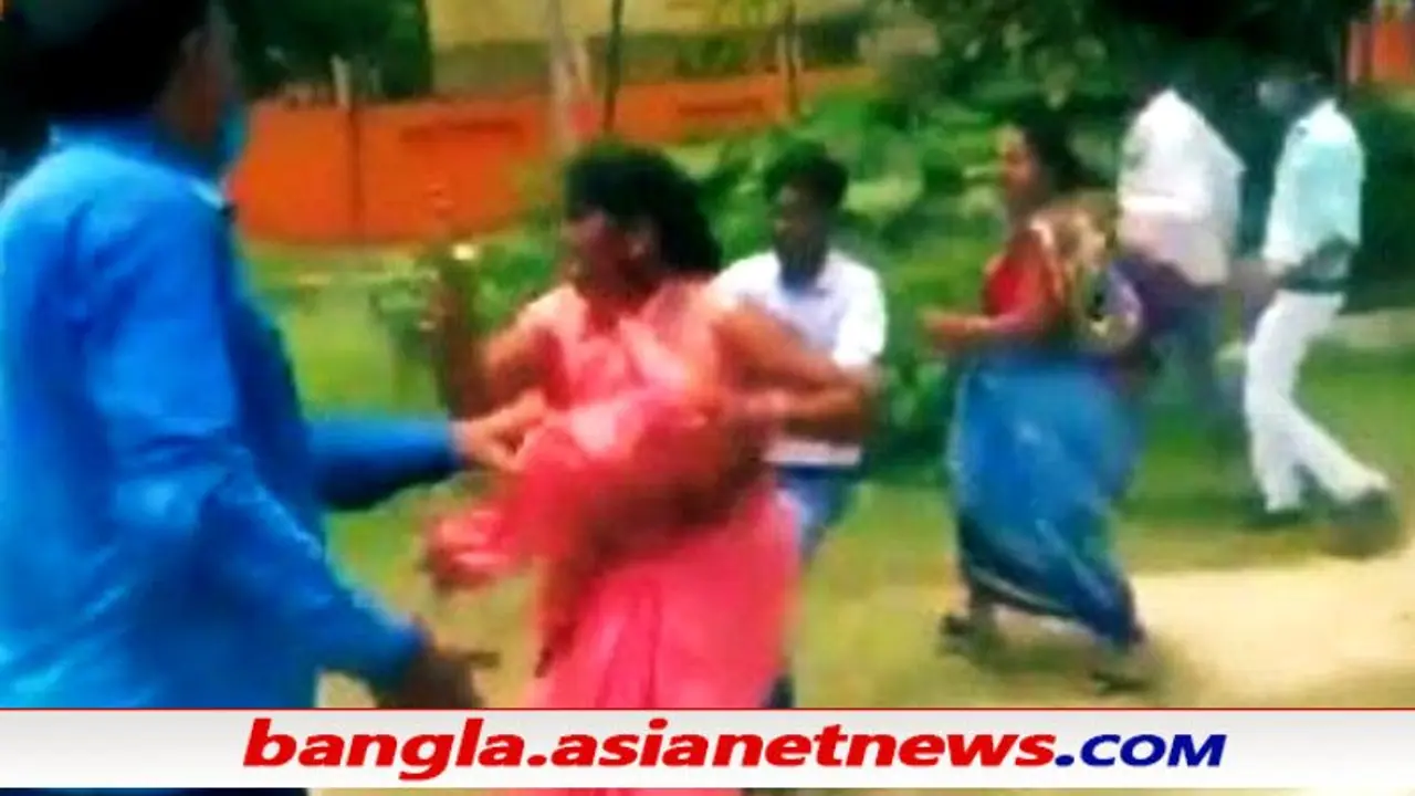 প্রকাশ্যেই বস্ত্রহরণ, অভিযুক্ত 'যোগীর ক্ষুধার্ত গুন্ডা'রা ভাইরাল ভিডিওয় উত্তাল উত্তরপ্রদেশ প্রকাশ্যেই বস্ত্রহরণ, অভিযুক্ত 'যোগীর ক্ষুধার্ত গুন্ডা'রা ভাইরাল ভিডিওয় উত্তাল উত্তরপ্রদেশ