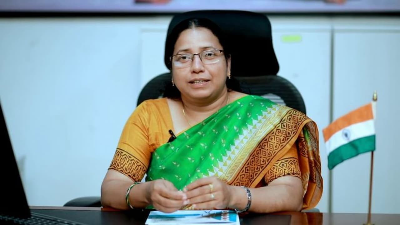 കൊവിഡ്: ഇടുക്കി കളക്ടറേറ്റിലേക്ക് പൊതുജനത്തിന്റെ പ്രവേശനം വിലക്കി കൊവിഡ്: ഇടുക്കി കളക്ടറേറ്റിലേക്ക് പൊതുജനത്തിന്റെ പ്രവേശനം വിലക്കി