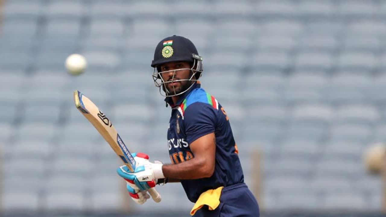 ഇന്ത്യ ശ്രീലങ്ക ആദ്യ ഏകദിനം നാളെ, റെക്കോര്ഡ് നേട്ടത്തിലേക്ക് ബാറ്റ് വീശാന് ശിഖര് ധവാന് ഇന്ത്യ ശ്രീലങ്ക ആദ്യ ഏകദിനം നാളെ, റെക്കോര്ഡ് നേട്ടത്തിലേക്ക് ബാറ്റ് വീശാന് ശിഖര് ധവാന്