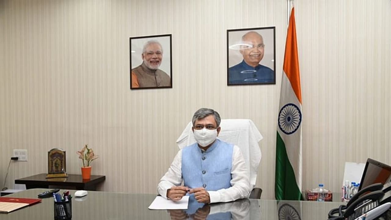 Government job is 9 am 5 pm? Not anymore in the Railway ministry HQ Government job is 9 am 5 pm? Not anymore in the Railway ministry HQ