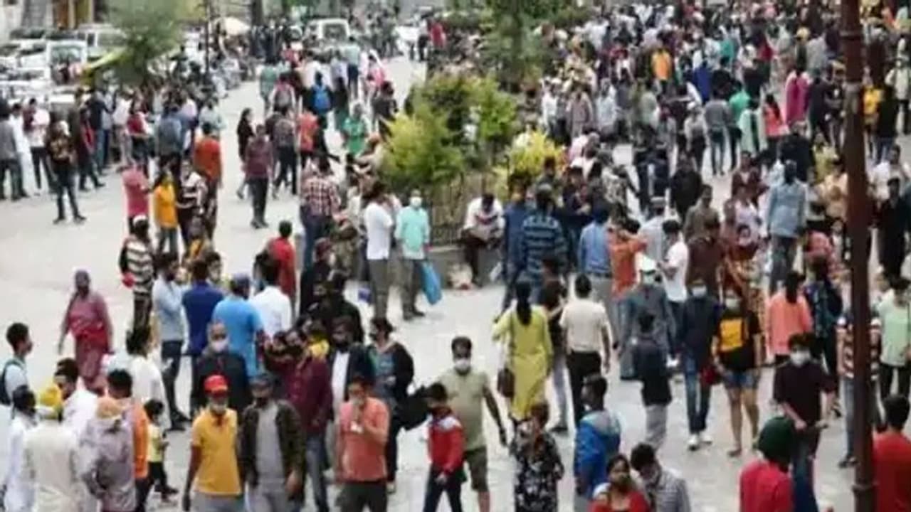 यहां मास्क नहीं लगाने पर देना पड़ेगा 5 हजार रुपए जुर्माना या 8 दिन की जेल यहां मास्क नहीं लगाने पर देना पड़ेगा 5 हजार रुपए जुर्माना या 8 दिन की जेल