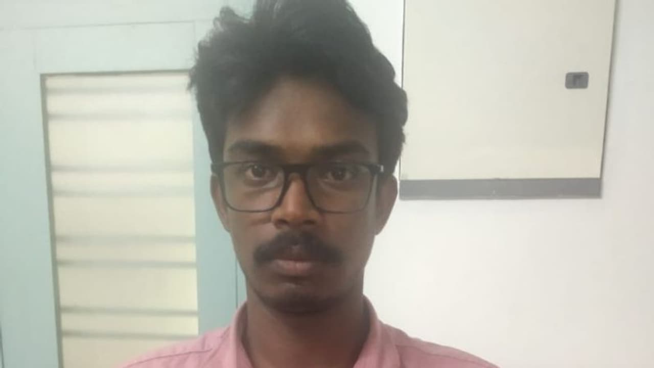 യുവതി കുളിക്കുന്നതിനിടെ ദൃശ്യം പകര്ത്താന് ശ്രമം: മാനന്തവാടിയിൽ യുവാവ് പിടിയില് യുവതി കുളിക്കുന്നതിനിടെ ദൃശ്യം പകര്ത്താന് ശ്രമം: മാനന്തവാടിയിൽ യുവാവ് പിടിയില്