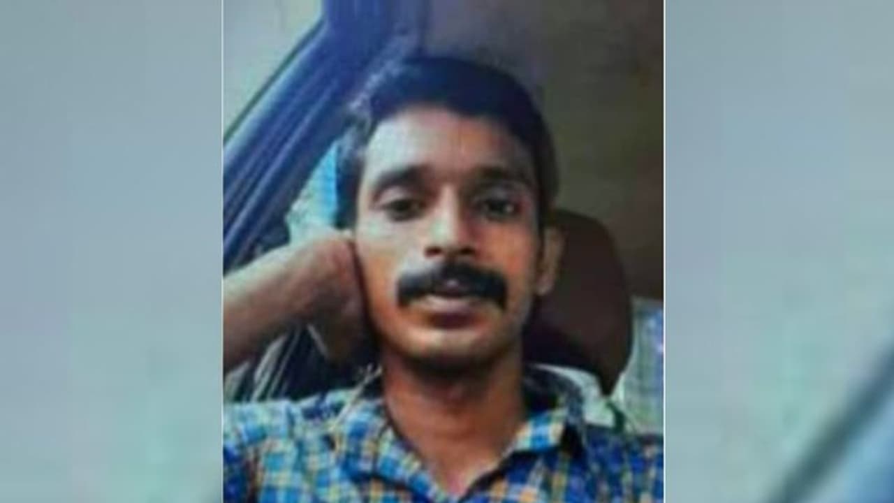 ചേവായൂർ പീഡനക്കേസിലെ രണ്ടാം പ്രതിക്കായി പൊലീസ് ലുക്കൌട്ട് നോട്ടീസ് ഇറക്കി ചേവായൂർ പീഡനക്കേസിലെ രണ്ടാം പ്രതിക്കായി പൊലീസ് ലുക്കൌട്ട് നോട്ടീസ് ഇറക്കി