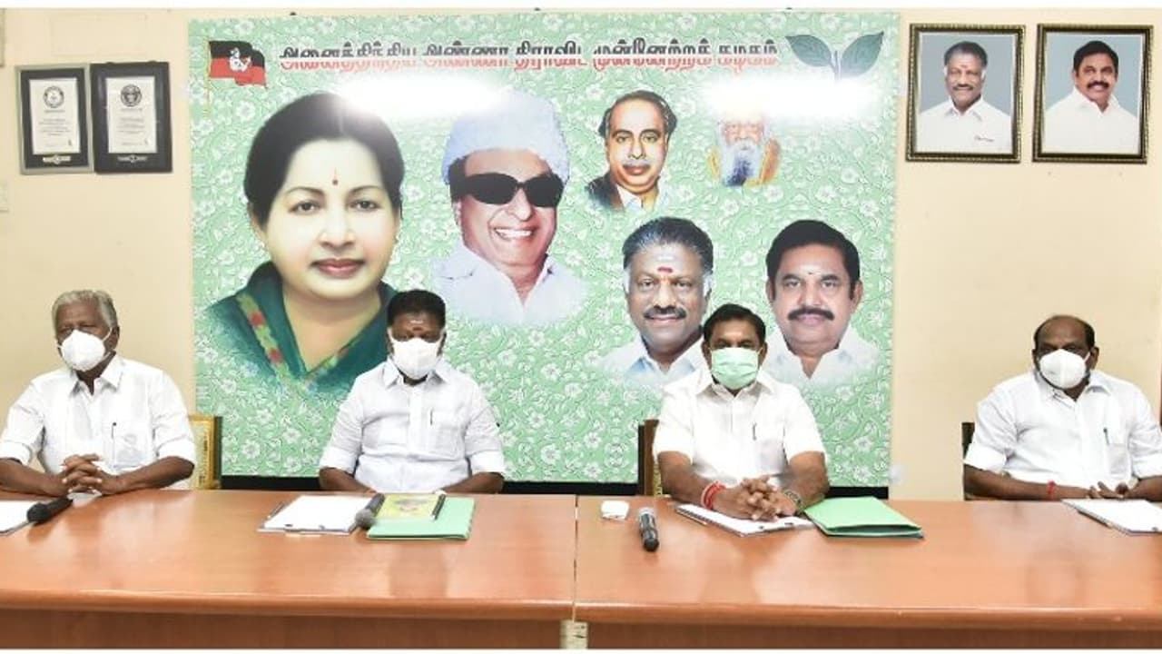 AIADMK: அதிமுக ஒருங்கிணைப்பாளர் தேர்வில் மாற்றம்.. செயற்குழுவில் அதிரடி முடிவு..! AIADMK: அதிமுக ஒருங்கிணைப்பாளர் தேர்வில் மாற்றம்.. செயற்குழுவில் அதிரடி முடிவு..!