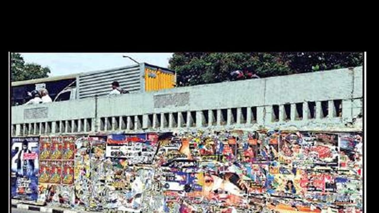 நேற்று ஒரே நாளில் 12199 சுவரொட்டிகள் அகற்றம்.. போஸ்டர் ஒட்டினால் கடும் நடவடிக்கை. சென்னை மாநகராட்சி அதிரடி. நேற்று ஒரே நாளில் 12199 சுவரொட்டிகள் அகற்றம்.. போஸ்டர் ஒட்டினால் கடும் நடவடிக்கை. சென்னை மாநகராட்சி அதிரடி.