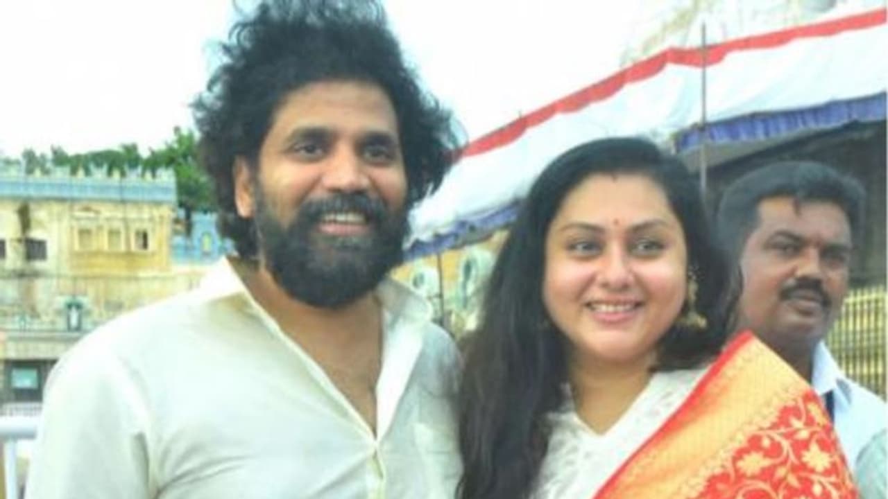 తిరుమల శ్రీవారిని సేవలో నమిత దంపతులు.. ఇంట్రెస్టింగ్ కెరీర్ అప్డేట్స్.. తిరుమల శ్రీవారిని సేవలో నమిత దంపతులు.. ఇంట్రెస్టింగ్ కెరీర్ అప్డేట్స్..