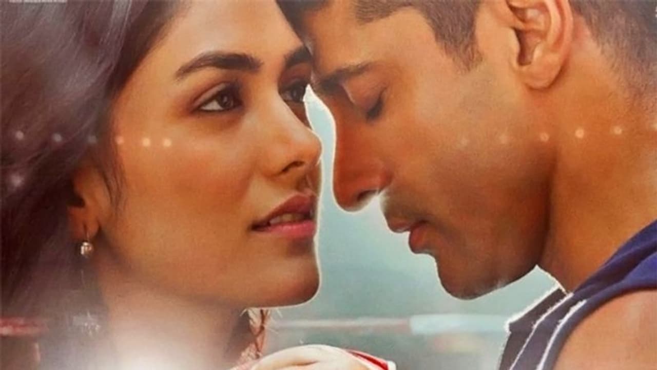 फरहान अख्तर की 'तूफान' पर लव जिहाद के आरोप, एक बोला इसने CAA का विरोध किया अब इसकी फिल्म आंधी में उड़ा दो फरहान अख्तर की 'तूफान' पर लव जिहाद के आरोप, एक बोला इसने CAA का विरोध किया अब इसकी फिल्म आंधी में उड़ा दो