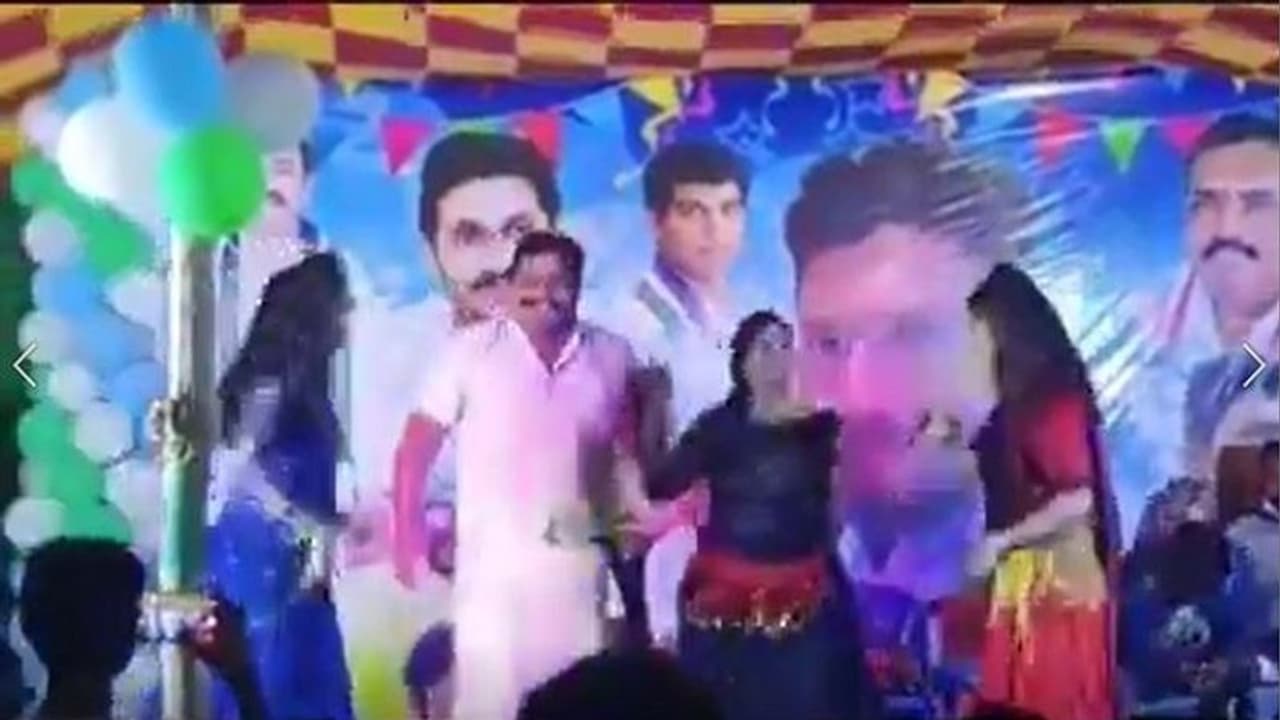 మార్కెట్ యార్డులో అశ్లీల నృత్యాలు... నలుగురు వైసిపి నేతలపై కేసు నమోదు