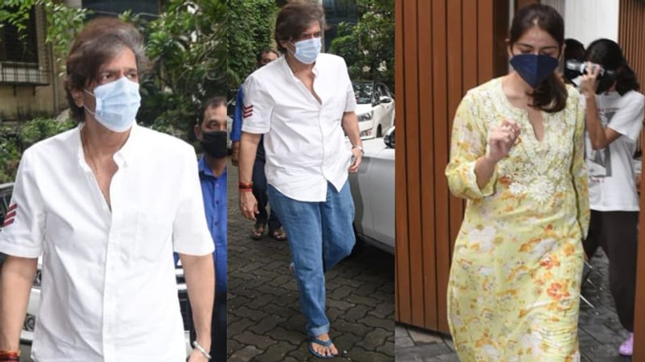 दिलीप कुमार के बाद अब चंकी पांडे की मां स्नेहलता का निधन, अंतिम दर्शन करने पहुंच रहे सेलेब्स दिलीप कुमार के बाद अब चंकी पांडे की मां स्नेहलता का निधन, अंतिम दर्शन करने पहुंच रहे सेलेब्स