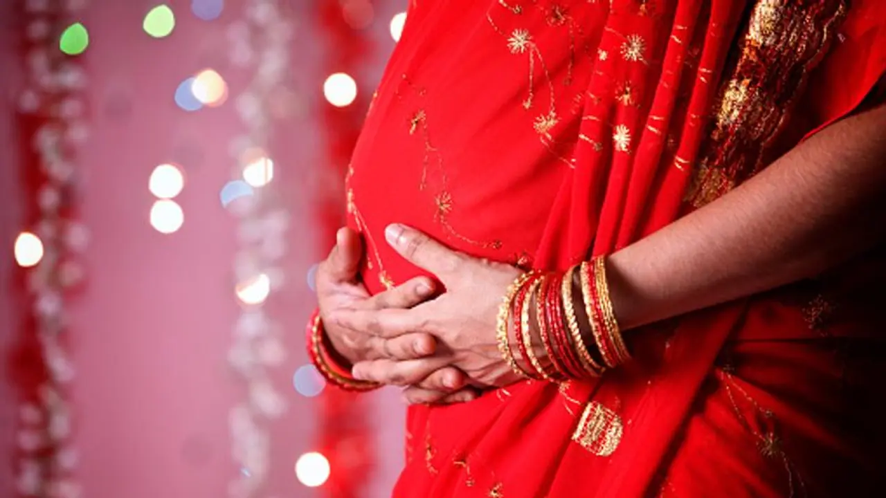 அட கடவுளே.. கொரோனா தடுப்பு ஊசி செலுத்திக்கொண்ட 9 மாத கர்ப்பிணி திடீர் உயிரிழப்பு.. கதறி துடிக்கும் உறவினர்கள்