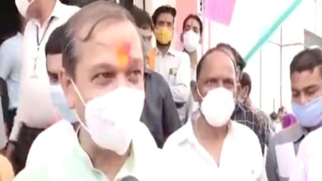 पेट्रोल डीजल के बढ़ते कीमतों पर मंत्री ने कहा जिंदगी में परेशानी ही सुख का आनंद देती है पेट्रोल डीजल के बढ़ते कीमतों पर मंत्री ने कहा जिंदगी में परेशानी ही सुख का आनंद देती है