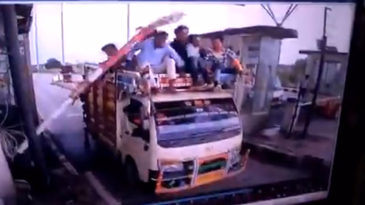 Watch truck filled with people gets hit by a barrier at the toll plaza Watch truck filled with people gets hit by a barrier at the toll plaza