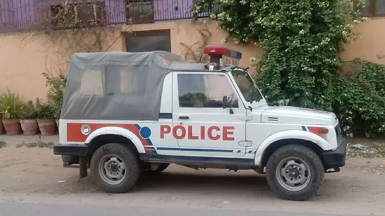 വീട്ടിൽ അതിക്രമിച്ച് കയറി, ഉറങ്ങിക്കിടക്കുന്ന യുവാവിനെ സഹോദരിയുടെ മുൻ ഭർത്താവ് കുത്തിക്കൊന്നു