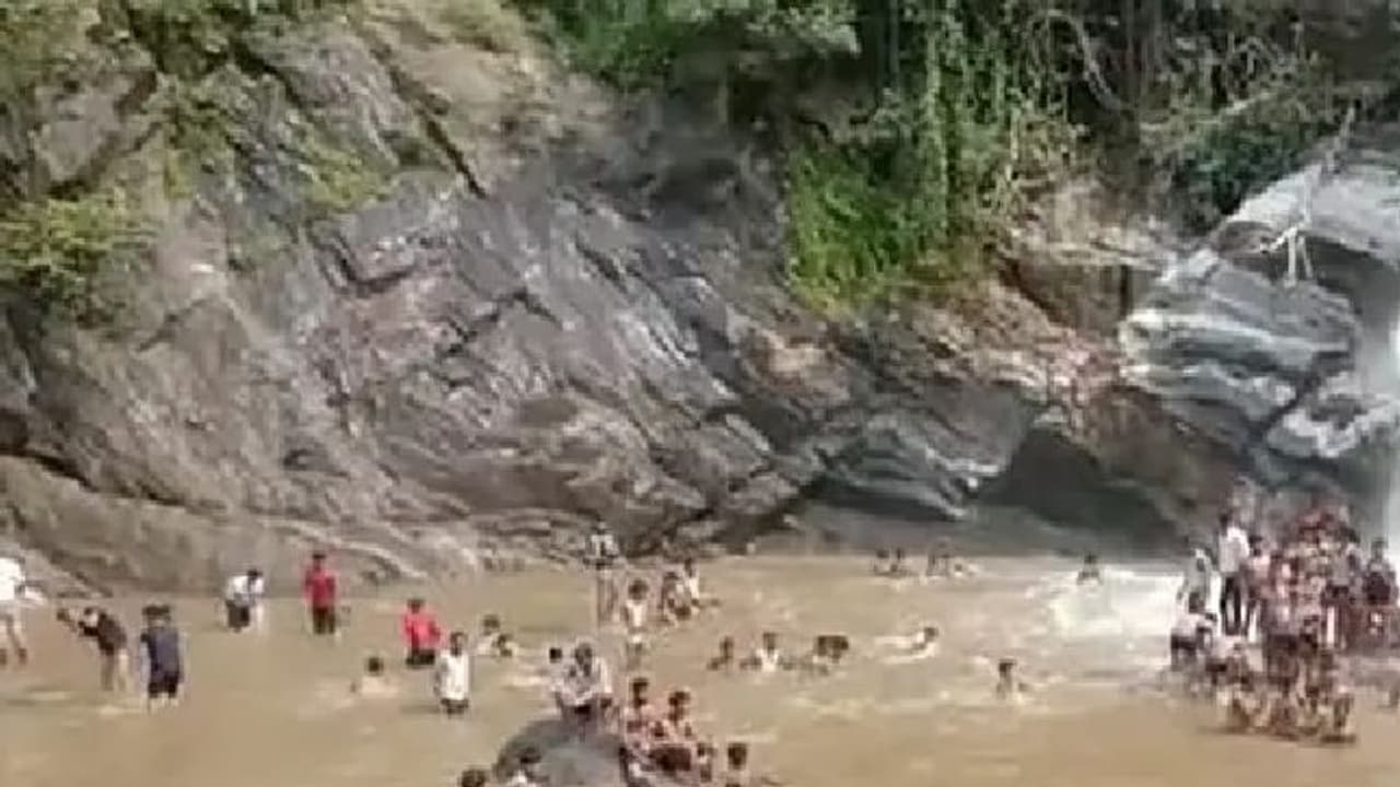 విహారయాత్రలో విషాదం.... కడప జిల్లాలో నలుగురు బెంగళూరు వాసులు మృతి విహారయాత్రలో విషాదం.... కడప జిల్లాలో నలుగురు బెంగళూరు వాసులు మృతి