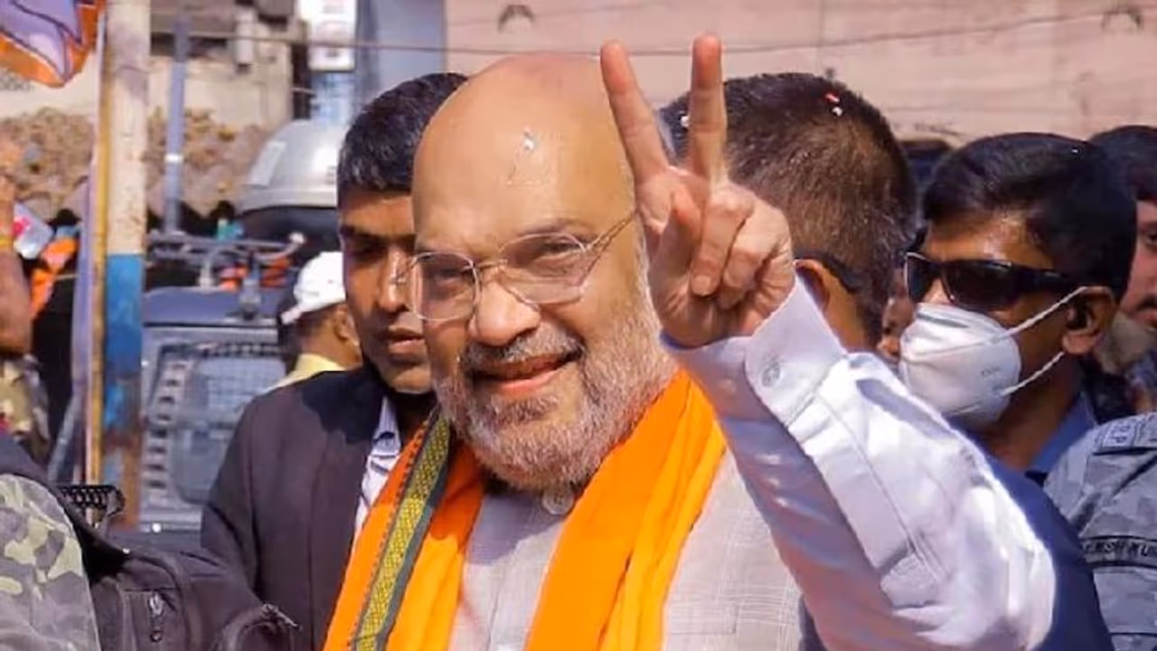 गुजरात पुलिस का अजीब फरमान: अमित शाह के दौरे के वक्त लोगों को खिड़की दरवाजे बंद रखने का आदेश..जानिए वजह