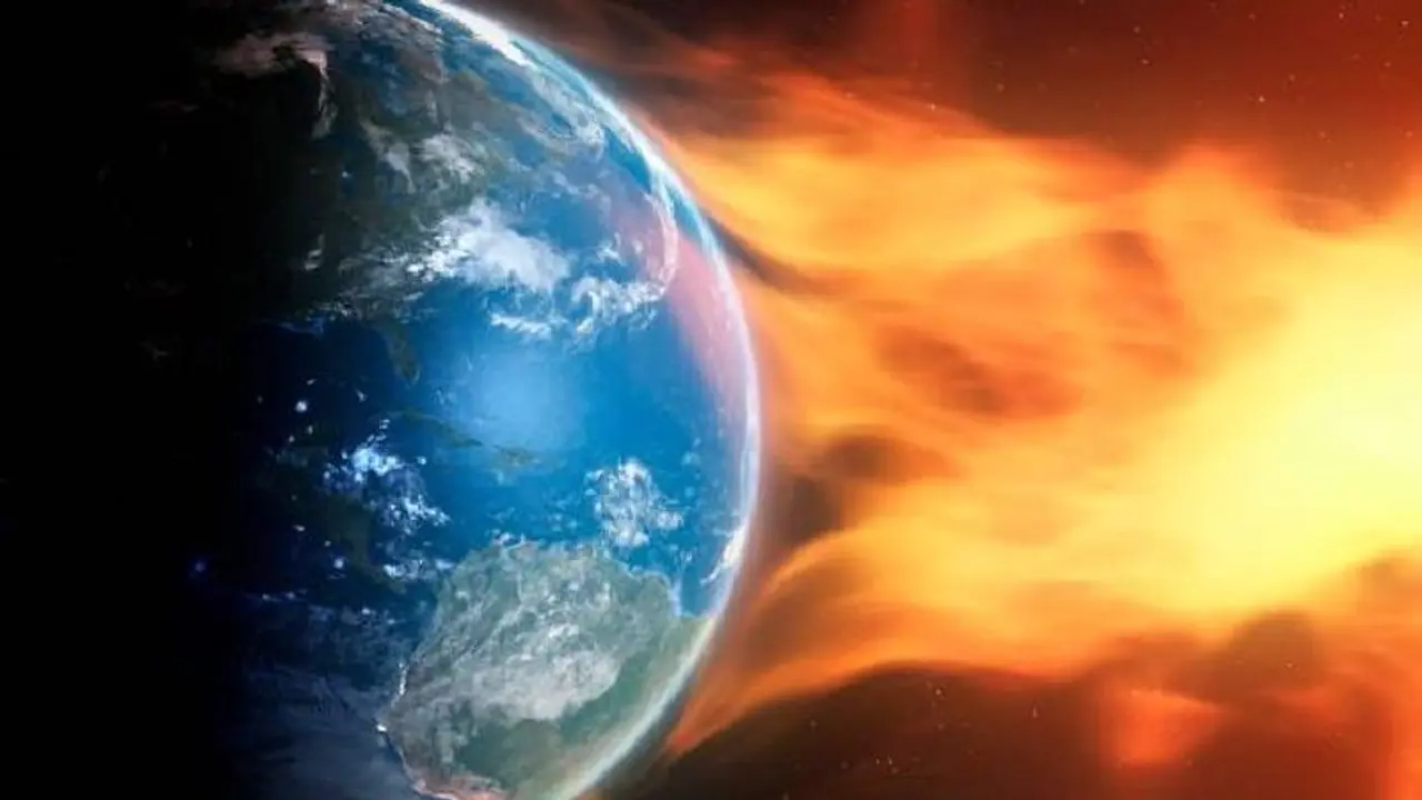 সূর্য থেকে ছুটে আসছে আগুনের ঝড়, গোটা পৃথিবী জুড়ে হতে পারে বিদ্যুৎ বিপর্যয় সূর্য থেকে ছুটে আসছে আগুনের ঝড়, গোটা পৃথিবী জুড়ে হতে পারে বিদ্যুৎ বিপর্যয়