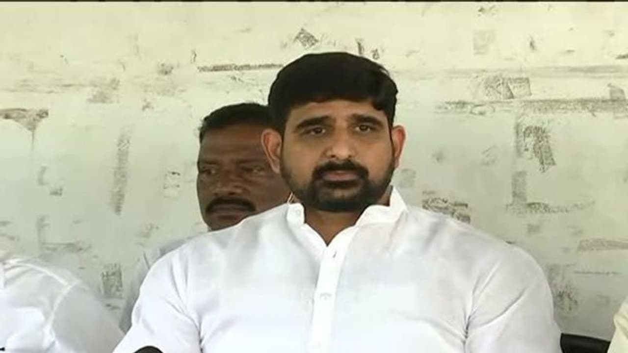 కౌశిక్ రెడ్డి వల్ల బిఆర్ఎస్ నష్టపోతోంది..: కేసీఆర్ కు హుజురాబాద్ నాయకుడి ఫిర్యాదు కౌశిక్ రెడ్డి వల్ల బిఆర్ఎస్ నష్టపోతోంది..: కేసీఆర్ కు హుజురాబాద్ నాయకుడి ఫిర్యాదు