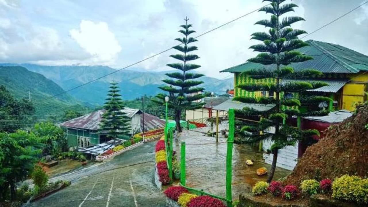 പൊതുസ്ഥലത്ത് പുകവലിച്ചാലോ, മാലിന്യമിട്ടാലോ ഒന്നും ശിക്ഷയില്ല, പക്ഷേ, ഏറ്റവും വൃത്തിയുള്ള ഗ്രാമങ്ങളിലൊന്ന്! പൊതുസ്ഥലത്ത് പുകവലിച്ചാലോ, മാലിന്യമിട്ടാലോ ഒന്നും ശിക്ഷയില്ല, പക്ഷേ, ഏറ്റവും വൃത്തിയുള്ള ഗ്രാമങ്ങളിലൊന്ന്!