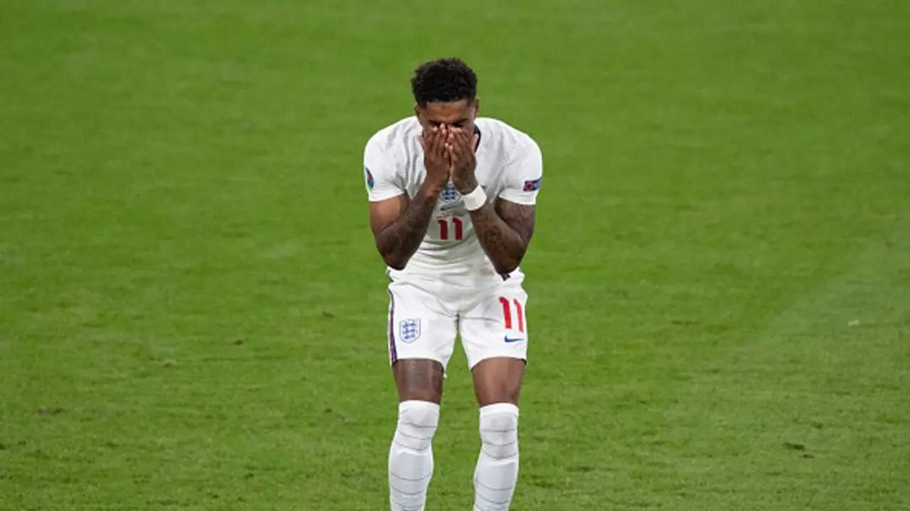 പെനാല്‍റ്റി കിക്കെടുക്കാന്‍ ആത്മവിശ്വാസമില്ലായിരുന്നു; ആരാധകരോട് മാപ്പ് പറഞ്ഞ് റാഷ്‌ഫോര്‍ഡ്