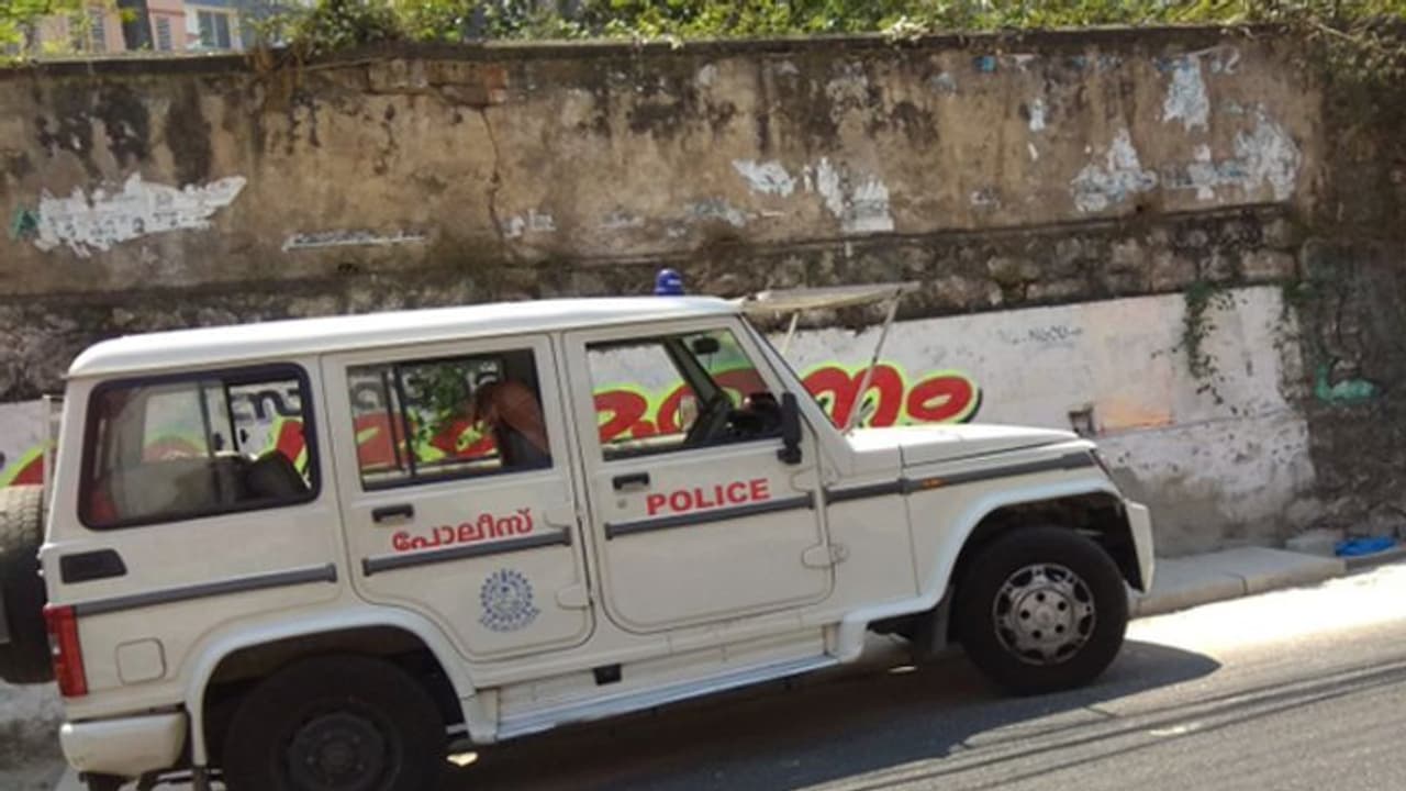 murder| കൊല്ലത്തെ വയോധികയുടേത് കൊലപാതകം, തലക്ക് അടിച്ച ശേഷം മണ്ണെണ്ണയൊഴിച്ച് തീകൊളുത്തിയത് മരുമകൾ; അറസ്റ്റ്