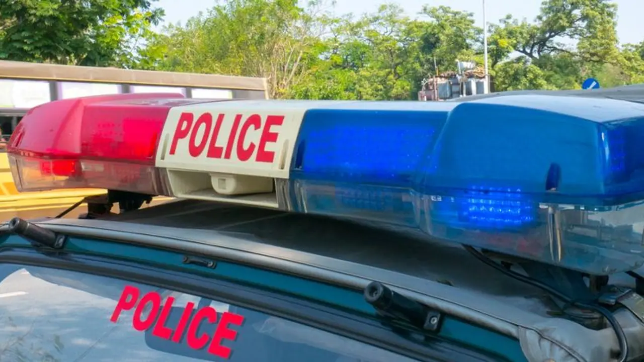 Kochi Murder Case : കൊച്ചിയിൽ ഭർത്താവിനെ കഴുത്ത് ഞെരിച്ച് കൊന്നു, ഭാര്യയും മകളും അറസ്റ്റിൽ