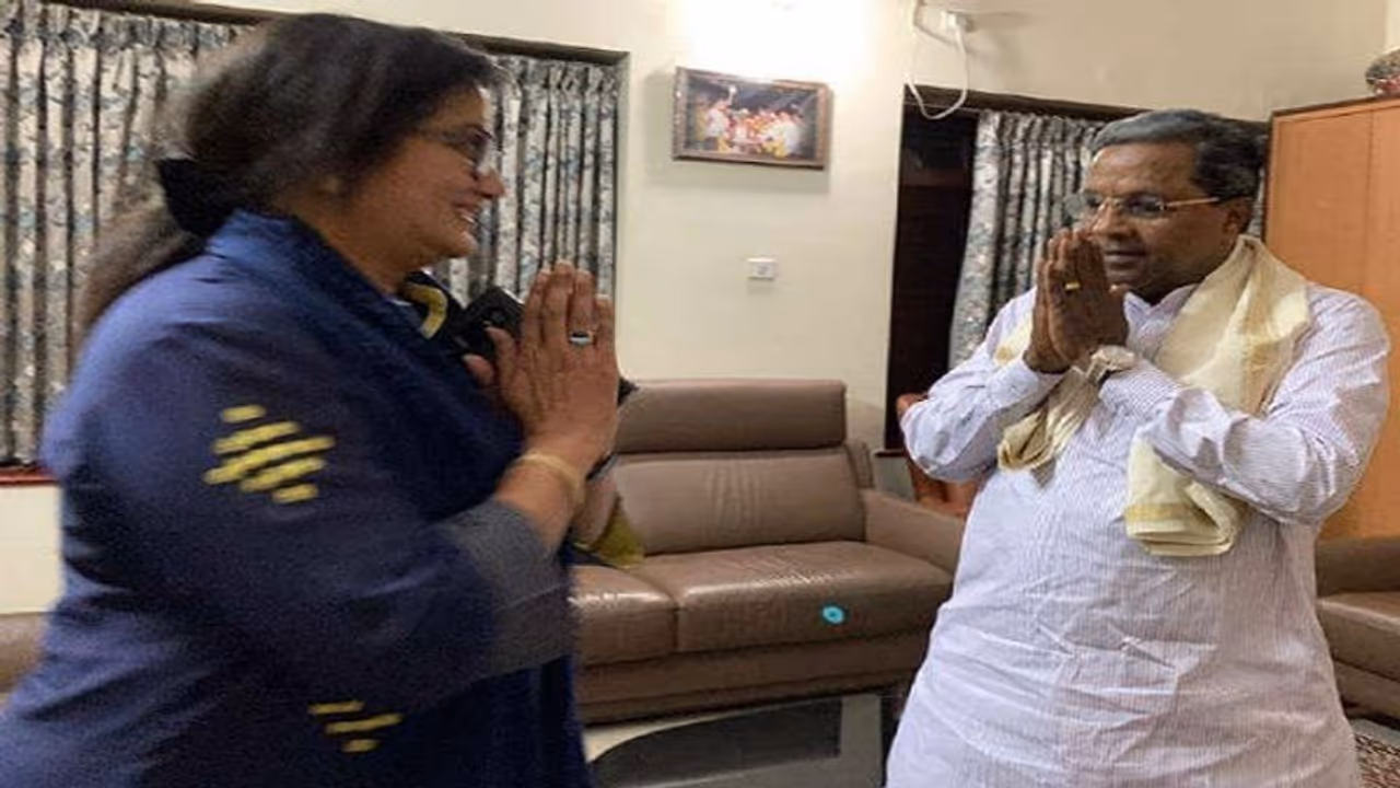 ಮಂಡ್ಯಕ್ಕೆ ಸುಮಲತಾ ಅಂಬರೀಶ್ ಆಹ್ವಾನ: ಈ ಬಗ್ಗೆ ಪ್ರತಿಕ್ರಿಯೆ ಕೊಟ್ಟ ಸಿದ್ದು