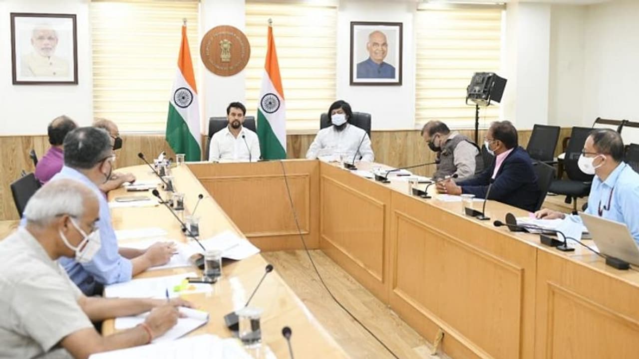 ಒಲಿಂಪಿಕ್ಸ್ನಲ್ಲಿ ಭಾಗವಹಿಸಲಿರುವ ಭಾರತ ತಂಡದ ಸಿದ್ಧತೆ ಪರಿಶೀಲಿಸಿದ ಕ್ರೀಡಾ ಸಚಿವ! ಒಲಿಂಪಿಕ್ಸ್ನಲ್ಲಿ ಭಾಗವಹಿಸಲಿರುವ ಭಾರತ ತಂಡದ ಸಿದ್ಧತೆ ಪರಿಶೀಲಿಸಿದ ಕ್ರೀಡಾ ಸಚಿವ!