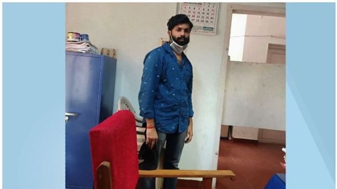 എസ്.സി എസ്.ടി ഫണ്ട് തട്ടിപ്പ്: ലാപ്ടോപ്പും മൊബൈലും ദില്ലിയിൽ വിറ്റു, രാഹുലിനെ തെളിവെടുപ്പിന് കൊണ്ടുപോകും എസ്.സി എസ്.ടി ഫണ്ട് തട്ടിപ്പ്: ലാപ്ടോപ്പും മൊബൈലും ദില്ലിയിൽ വിറ്റു, രാഹുലിനെ തെളിവെടുപ്പിന് കൊണ്ടുപോകും