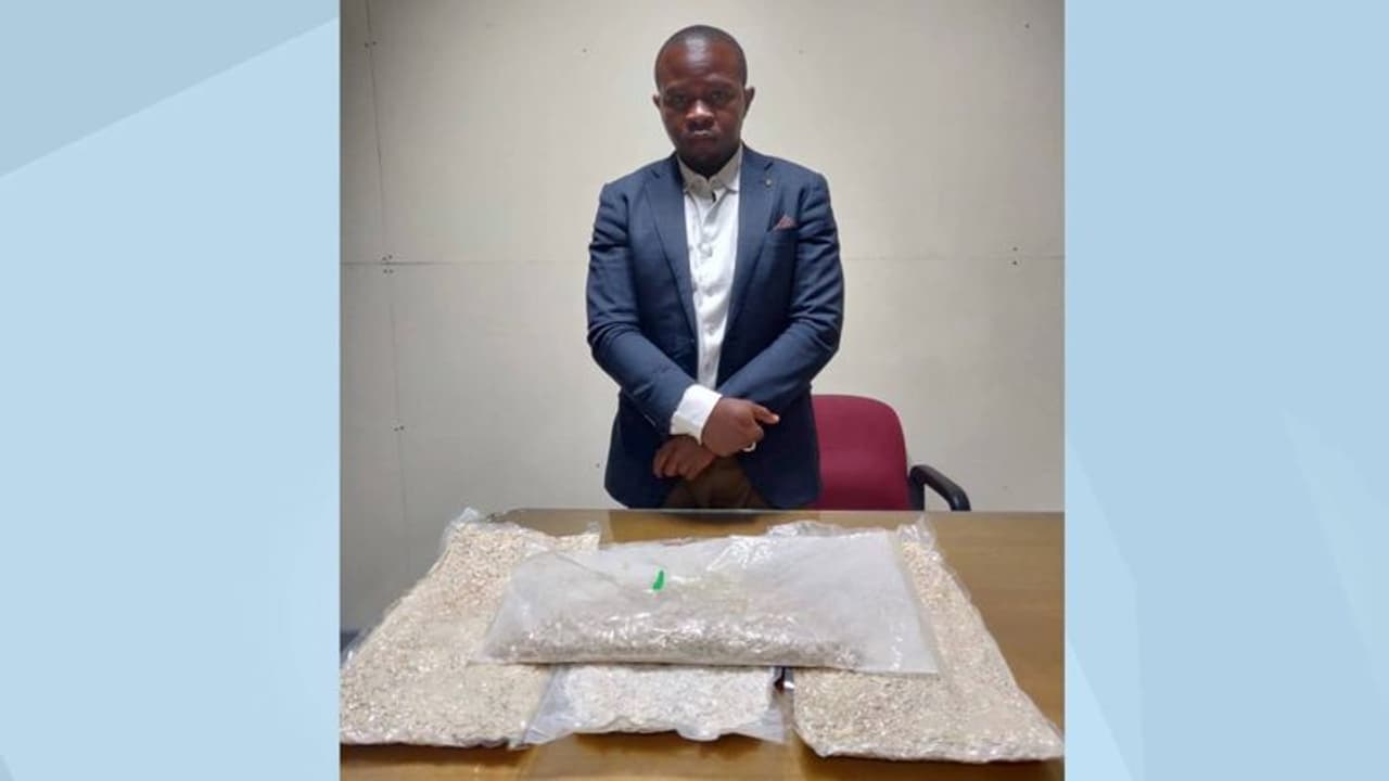 കൊച്ചിയിൽ വിദേശ പൗരന് 20 വർഷം തടവും പിഴയും ശിക്ഷ വിധിച്ച് എറണാകുളം അഡീഷണൽ ജില്ലാ കോടതി കൊച്ചിയിൽ വിദേശ പൗരന് 20 വർഷം തടവും പിഴയും ശിക്ഷ വിധിച്ച് എറണാകുളം അഡീഷണൽ ജില്ലാ കോടതി