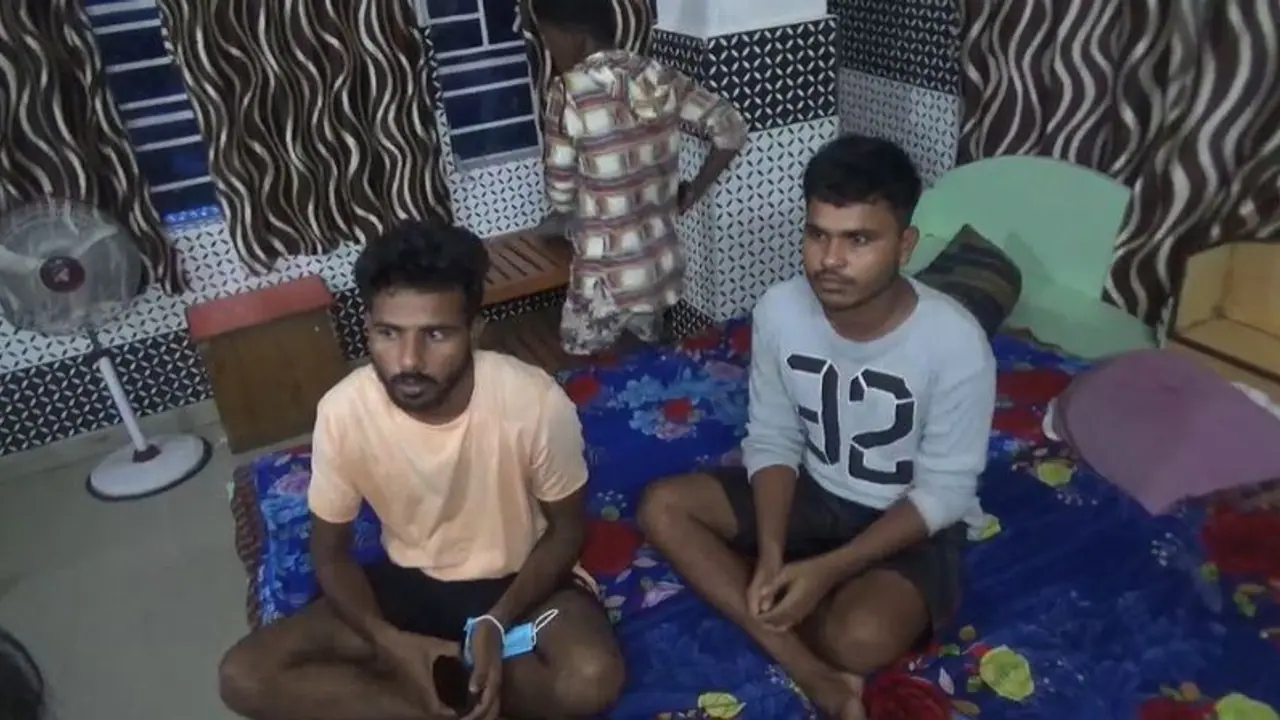 আসানসোল পুলিশের জালে ৭ রহস্যময় যুবক, পিছনে জামতাড়া গ্যাং না অন্য কিছু, তদন্তে পুলিশ আসানসোল পুলিশের জালে ৭ রহস্যময় যুবক, পিছনে জামতাড়া গ্যাং না অন্য কিছু, তদন্তে পুলিশ