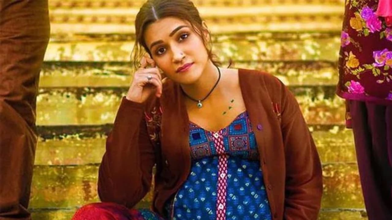 कृति सेनन की मिमी का ट्रेलर रिलीज, मस्ती और इमोशंस के बीच मजेदार है सरोगेट मदर बनने की कहानी कृति सेनन की मिमी का ट्रेलर रिलीज, मस्ती और इमोशंस के बीच मजेदार है सरोगेट मदर बनने की कहानी