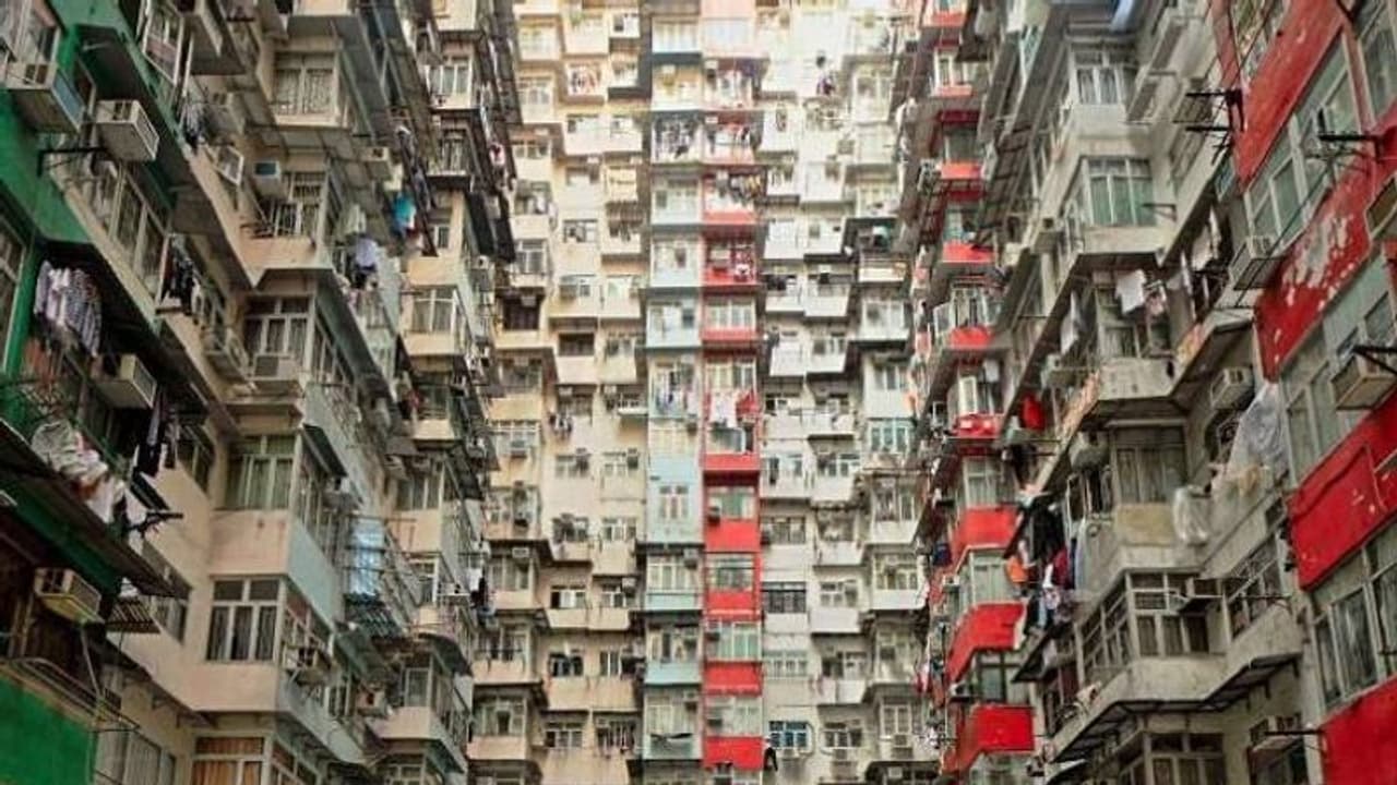 ശവപ്പെട്ടി പോലെയുള്ള കുടുസുമുറികളിലെ ജീവിതം, സമ്പന്നനഗരത്തിലെ കാണാക്കാഴ്ചകൾ...