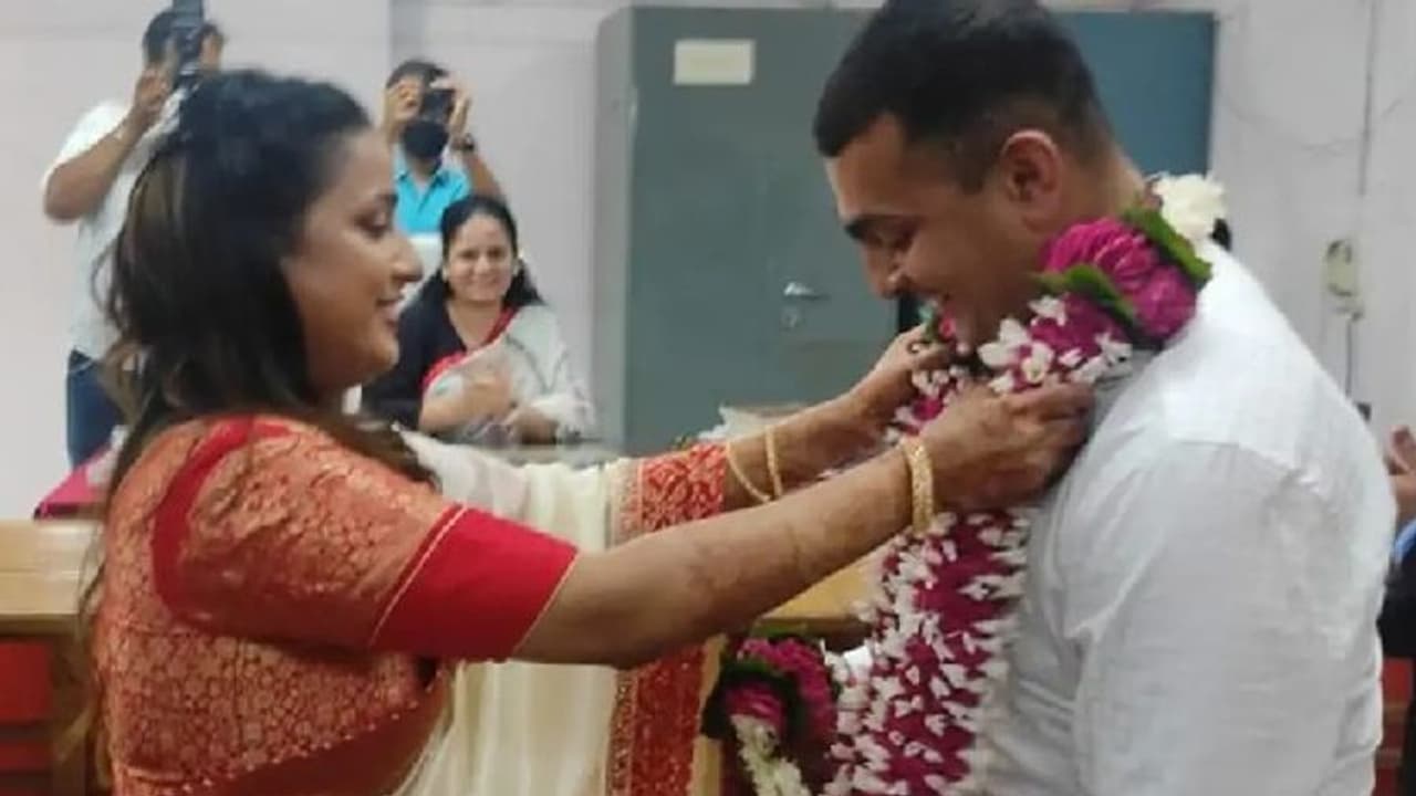 ಆರ್ಮಿ ಮೇಜರ್, ಮಹಿಳಾ ಜಡ್ಜ್ ಸರಳ ವಿವಾಹ: 500 ರೂಪಾಯಿಯಲ್ಲಿ ಮದುವೆ!