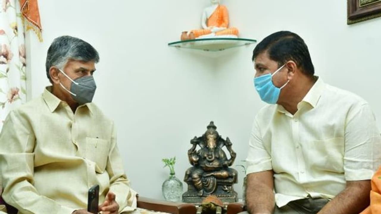 ఎవ్వరినీ వదిలిపెట్టం... తీవ్ర పరిణామాలు ఎదుర్కోవాల్సిందే..: వైసిపి నాయకులకు చంద్రబాబు వార్నింగ్ ఎవ్వరినీ వదిలిపెట్టం... తీవ్ర పరిణామాలు ఎదుర్కోవాల్సిందే..: వైసిపి నాయకులకు చంద్రబాబు వార్నింగ్