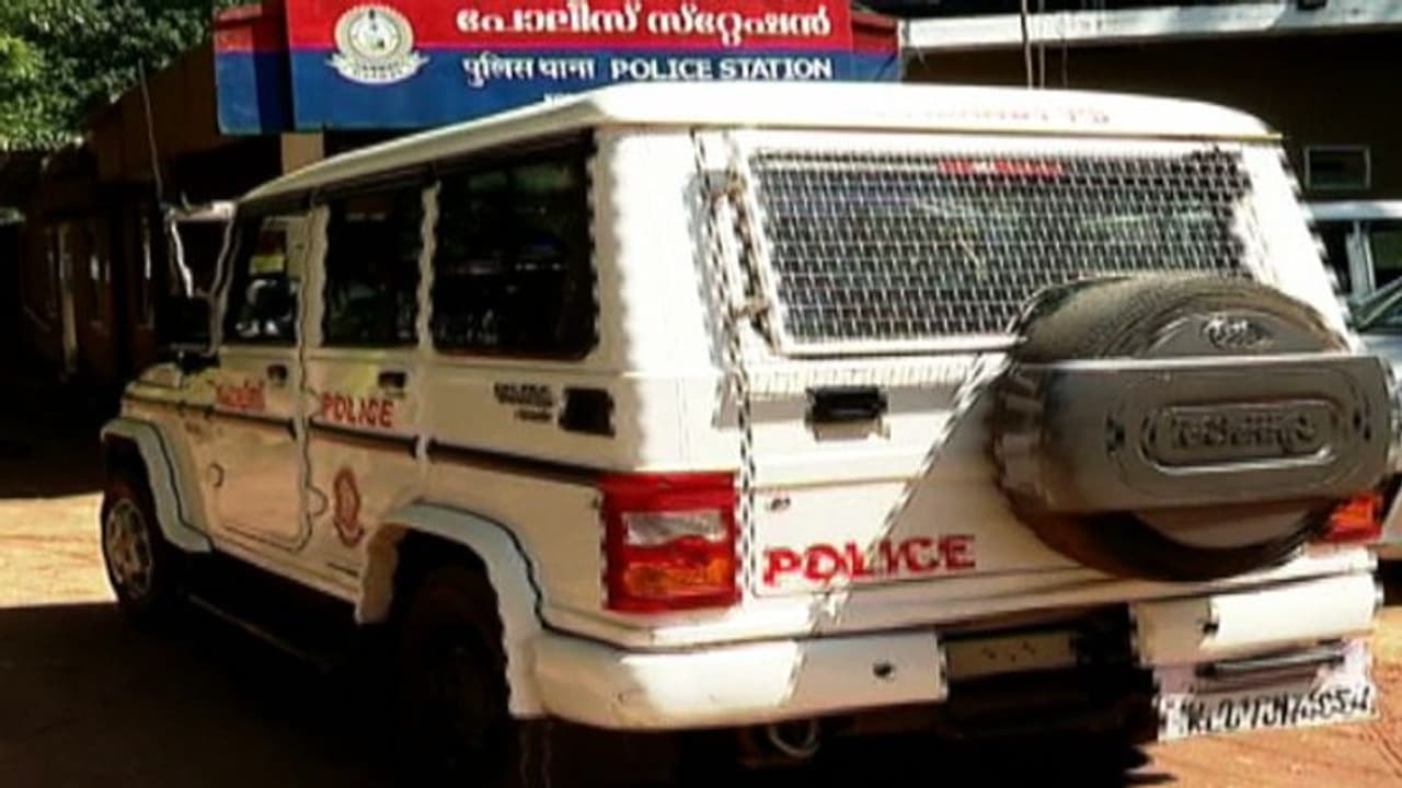 പൊലീസിനെ പിടിച്ച് പൊലീസ്: പണം വെച്ച് ചീട്ട് കളിച്ച എസ്ഐ കുടുങ്ങി