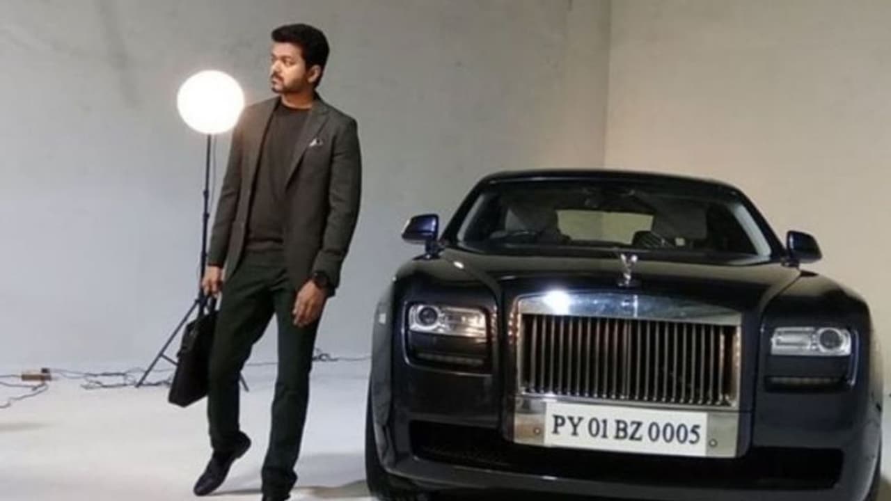 விடாப்பிடியாக விஜய் தொடர்ந்த மேல்முறையீட்டு வழக்கு... வேறு அமர்வுக்கு மாற்ற உத்தரவு...! விடாப்பிடியாக விஜய் தொடர்ந்த மேல்முறையீட்டு வழக்கு... வேறு அமர்வுக்கு மாற்ற உத்தரவு...!