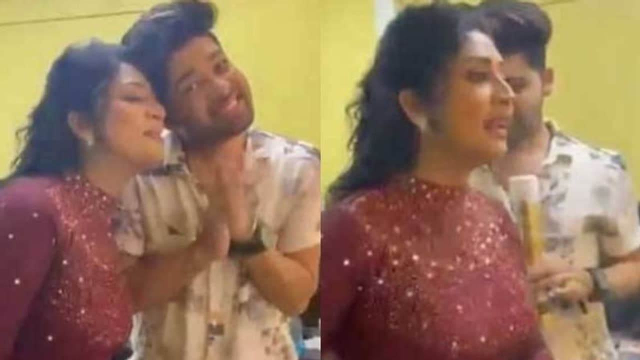 'മേക്കപ്പ് ചെയ്യുന്നവർക്ക് സമാധാനം കൊടുക്കില്ല', പാട്ടുപാടുന്ന വീഡിയോ പങ്കുവെച്ച് നവ്യാ നായര് 'മേക്കപ്പ് ചെയ്യുന്നവർക്ക് സമാധാനം കൊടുക്കില്ല', പാട്ടുപാടുന്ന വീഡിയോ പങ്കുവെച്ച് നവ്യാ നായര്