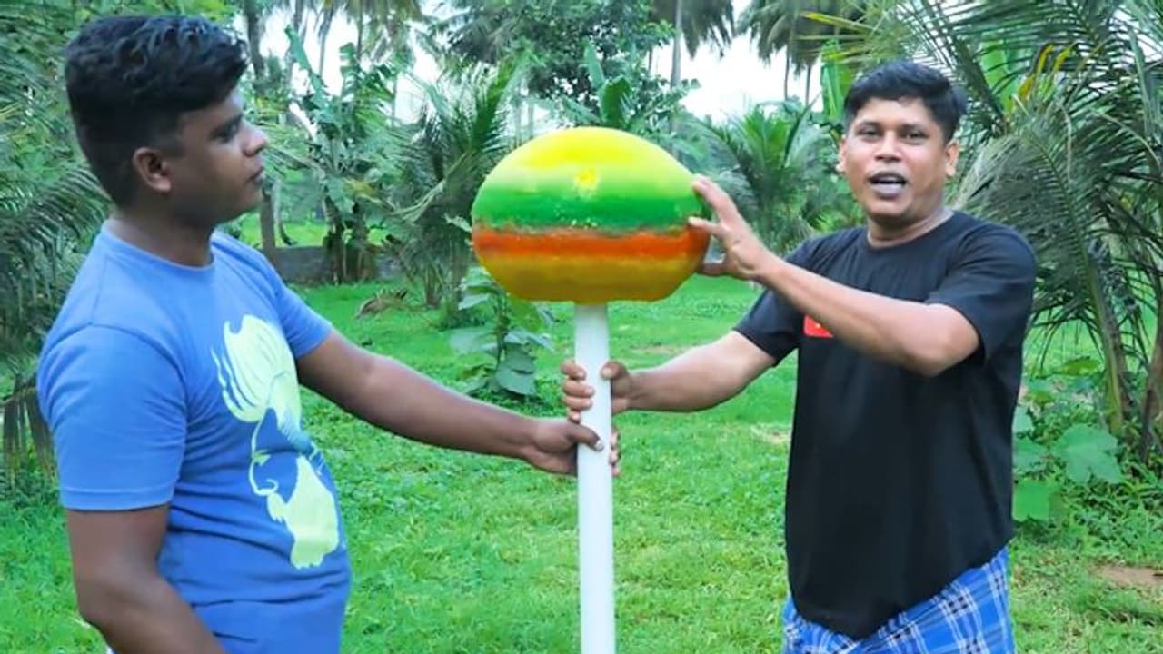 Food vlogger's 25kg Lollipop amazes netizens; Watch video