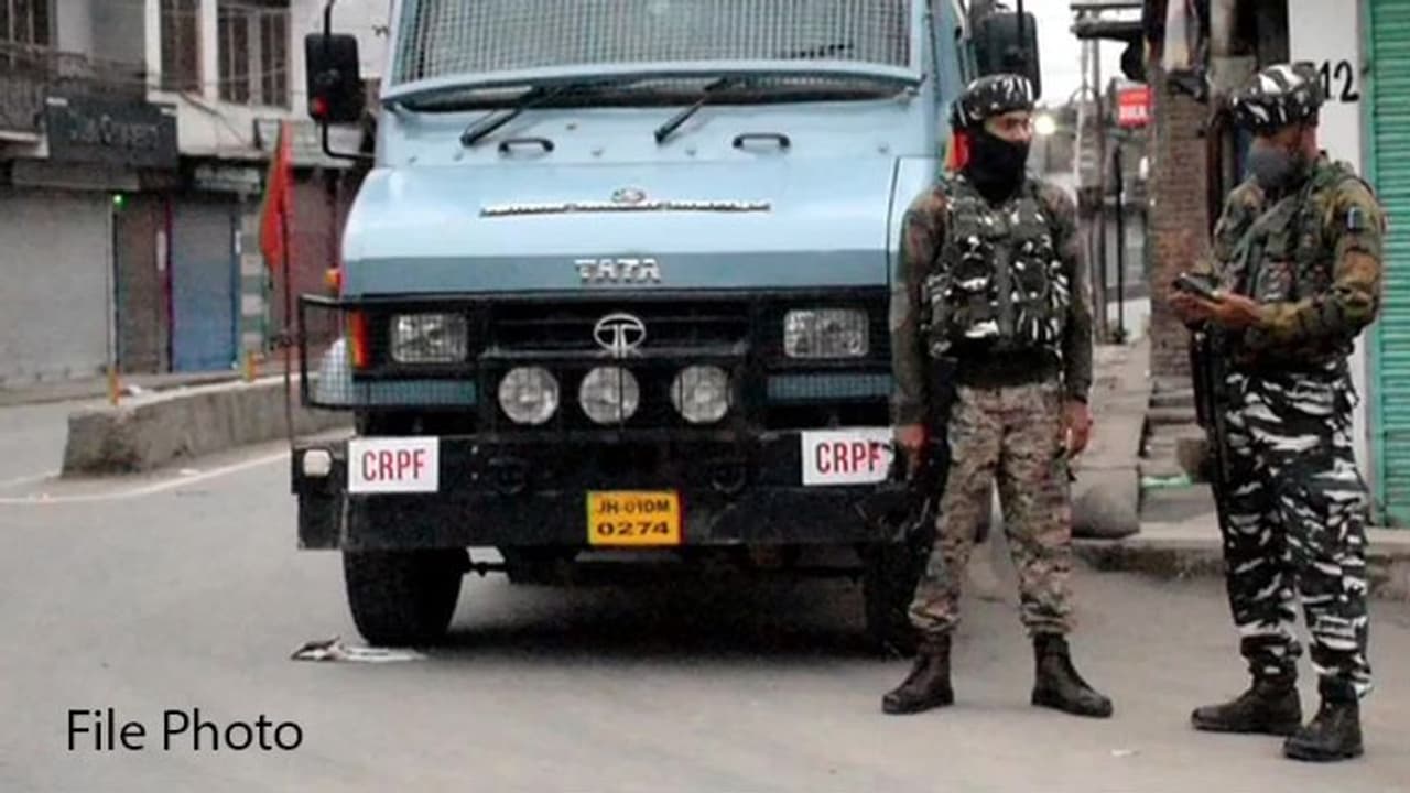 पुलवामा में लश्कर कमांडर एजाज उर्फ अबू हुरैरा सहित 3 आतंकवादी ढेर, दो हफ्तों में 18 का एनकाउंटर पुलवामा में लश्कर कमांडर एजाज उर्फ अबू हुरैरा सहित 3 आतंकवादी ढेर, दो हफ्तों में 18 का एनकाउंटर